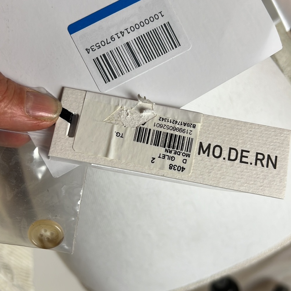 MO.DE.RN. Corduroy Vest Top - Picture 7 of 8